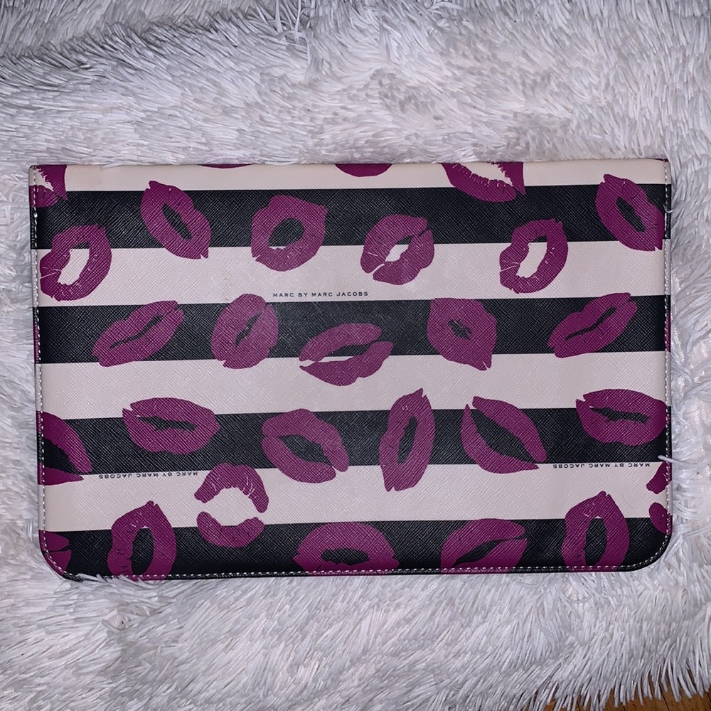 Marc Jacobs carry case